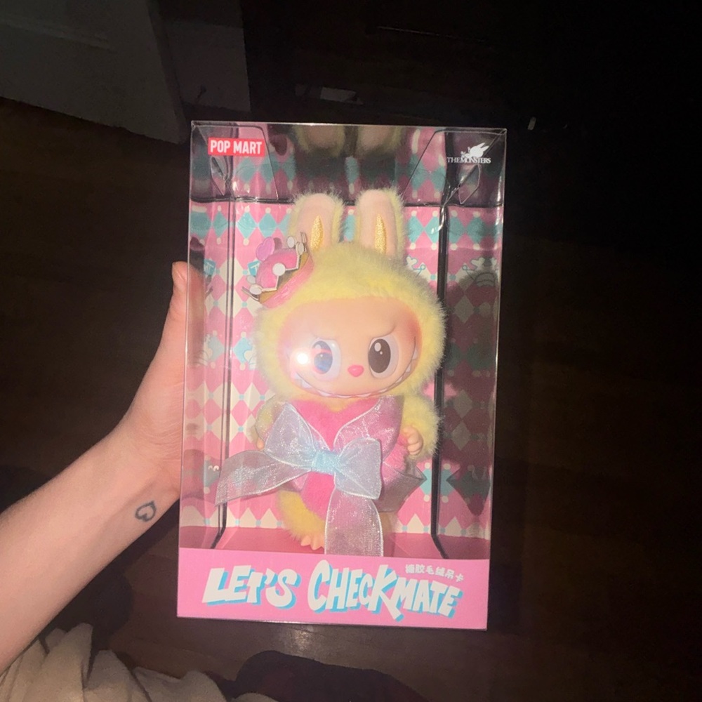 POP MART Let's Checkmate queen labubu